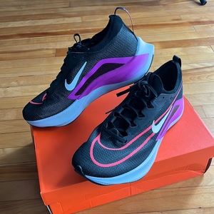 Nike Zoom Fly 4 EUC (M11)